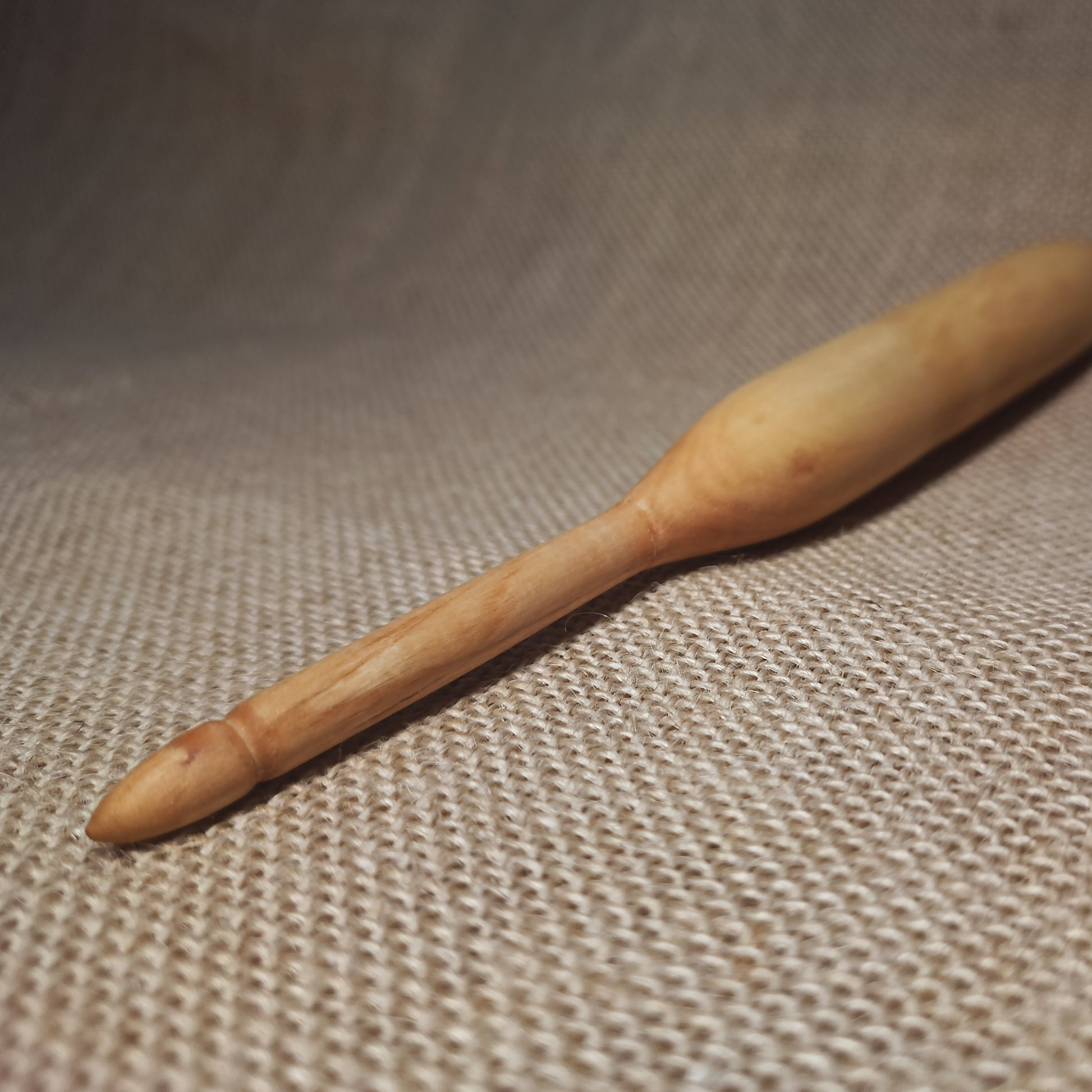 Dealgan Drop Spindle – Wooden Hand Turned Spinning Tool