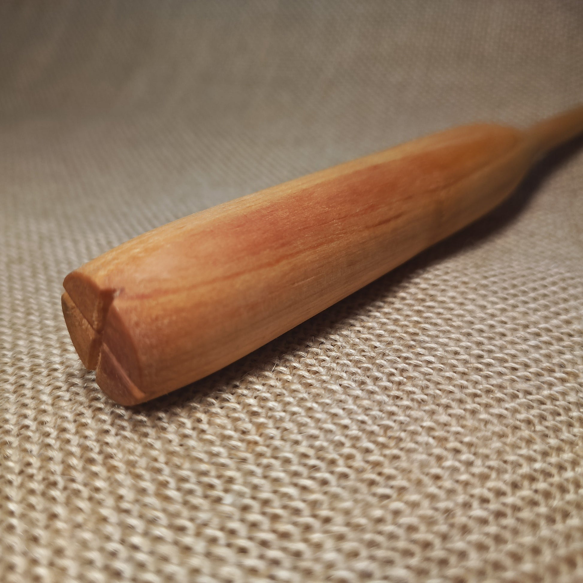 Dealgan Drop Spindle – Wooden Hand Turned Spinning Tool